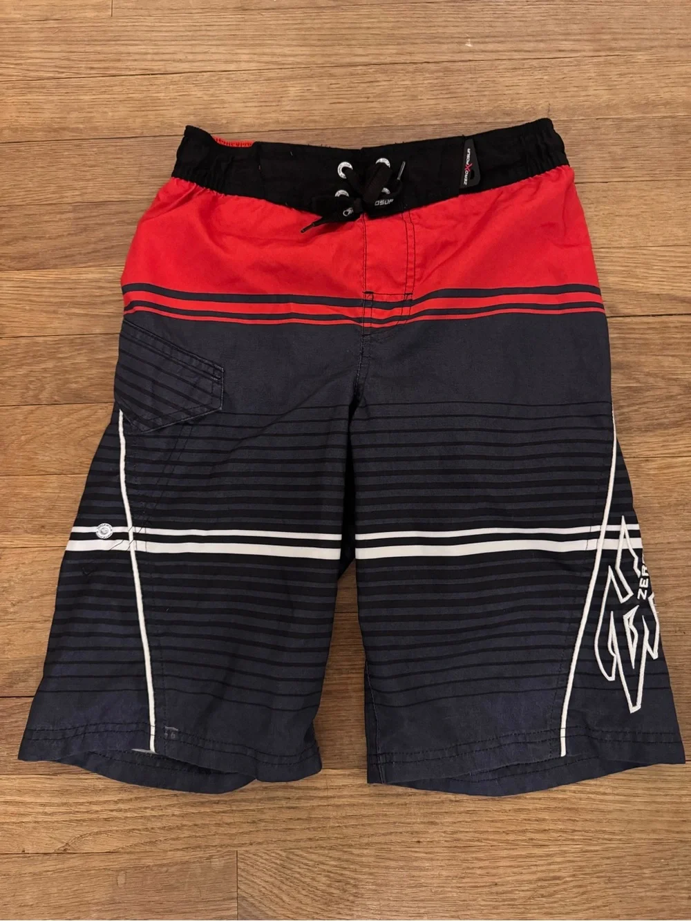 ZeroXposur Boys Black Red and Gray Board Shorts - Size 10/12  b67